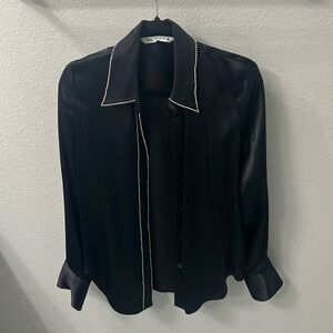 It’s a black set with silver stones on the side